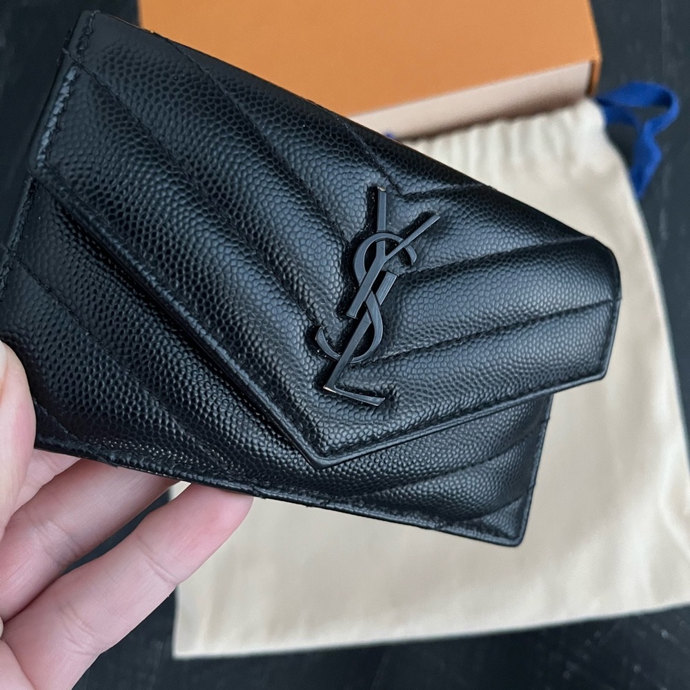 Yves Saint Laurent Black Quilted Wallet - Picture 3 of 17